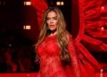 Así brilló Karol G en su debut como ángel de Victoria’s Secret
