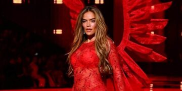 Así brilló Karol G en su debut como ángel de Victoria’s Secret