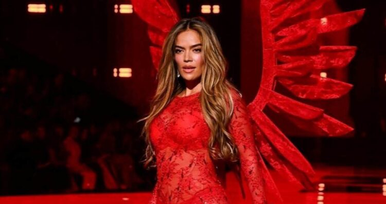 Así brilló Karol G en su debut como ángel de Victoria’s Secret