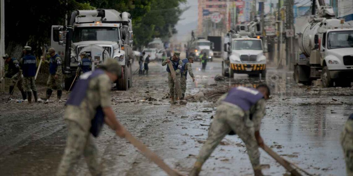 Aumenta a 66 el número de muertos por lluvias en cinco estados de México