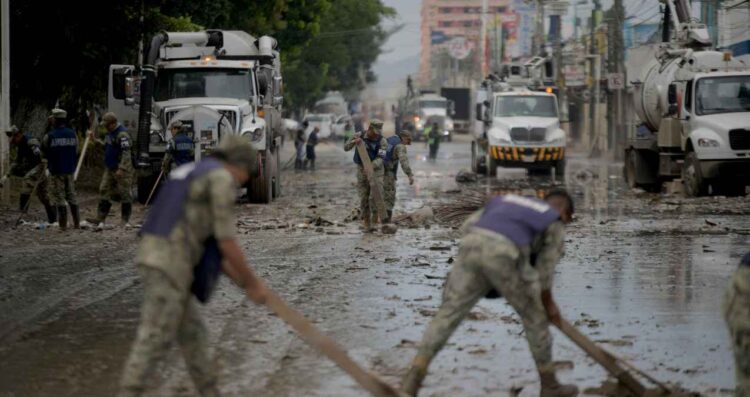 Aumenta a 66 el número de muertos por lluvias en cinco estados de México