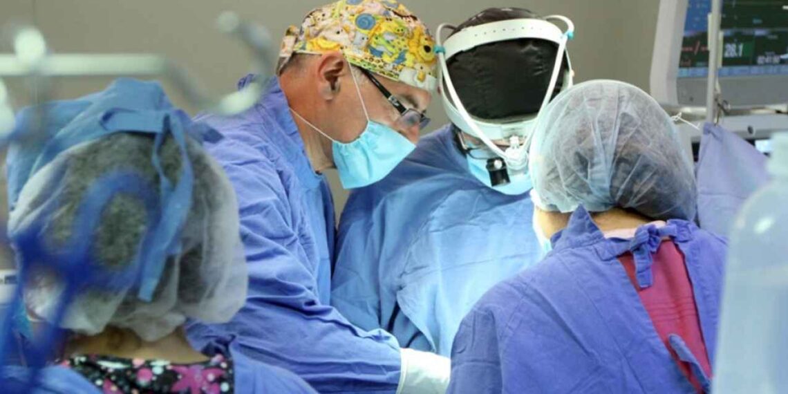 Aumento de cirugías estéticas en adolescentes en México genera alarma médica