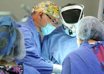 Aumento de cirugías estéticas en adolescentes en México genera alarma médica