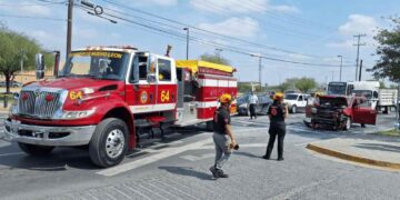 Camioneta se incendia en Escobedo