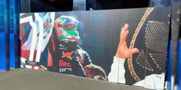 Checo Pérez homenaje