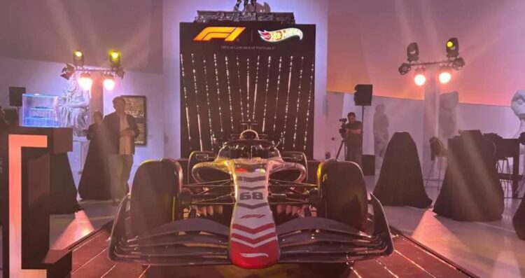Checo Pérez y Memo Rojas celebran alianza entre Hot Wheels y la F1