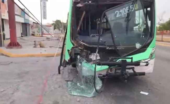 Chofer de camión urbano choca contra poste en Escobedo, Nuevo León tras presuntamente dormitar