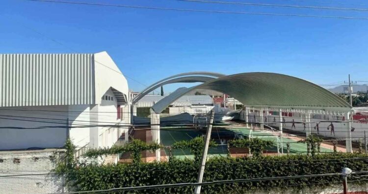 Colapsa domo en secundaria de Atlixco, Puebla y deja cuatro personas lesionadas