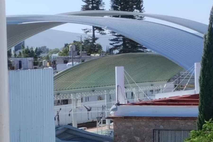 Colapsa domo en secundaria de Atlixco, Puebla y deja cuatro personas lesionadas