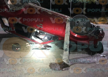Conductor choca contra jardinera, vuelca y resulta herido en Ciudad Victoria, Tamaulipas