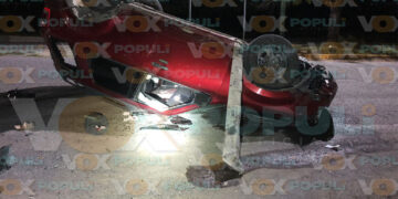 Conductor choca contra jardinera, vuelca y resulta herido en Ciudad Victoria, Tamaulipas
