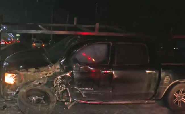 Conductor choca contra señalamiento en Escobedo, Nuevo León; hay un lesionados