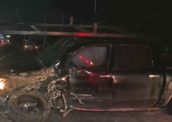 Conductor choca contra señalamiento en Escobedo, Nuevo León; hay un lesionados