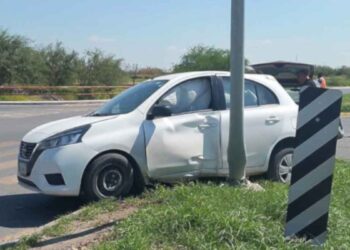 Conductora ocasiona accidente vehicular en Nuevo Laredo