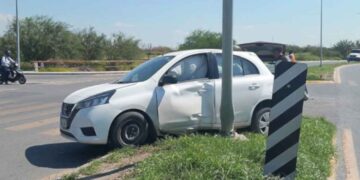 Conductora ocasiona accidente vehicular en Nuevo Laredo