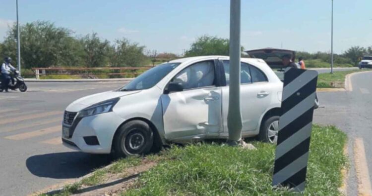 Conductora ocasiona accidente vehicular en Nuevo Laredo