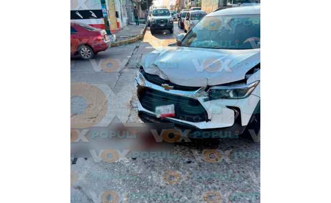 Conductora resulta lesionada al verse involucrada en aparatoso choque en Ciudad Madero, Tamaulipas