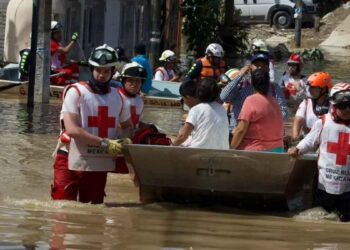 Cruz Roja brinda rescate y apoyo humanitario tras inundaciones en Veracruz