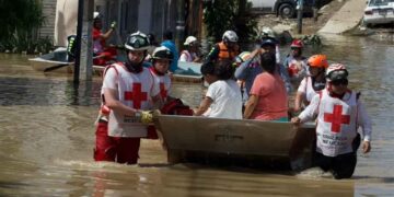 Cruz Roja brinda rescate y apoyo humanitario tras inundaciones en Veracruz