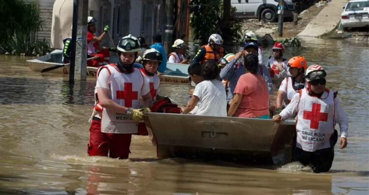 Cruz Roja brinda rescate y apoyo humanitario tras inundaciones en Veracruz
