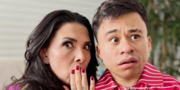 Dalílah Polanco protege a Abelito tras caída de tarimas en pleno evento