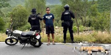 Detienen a motociclista en Rayones