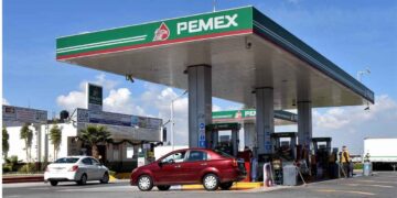 Diputado del PVEM propone prohibir el cobro por usar baños en gasolineras en México