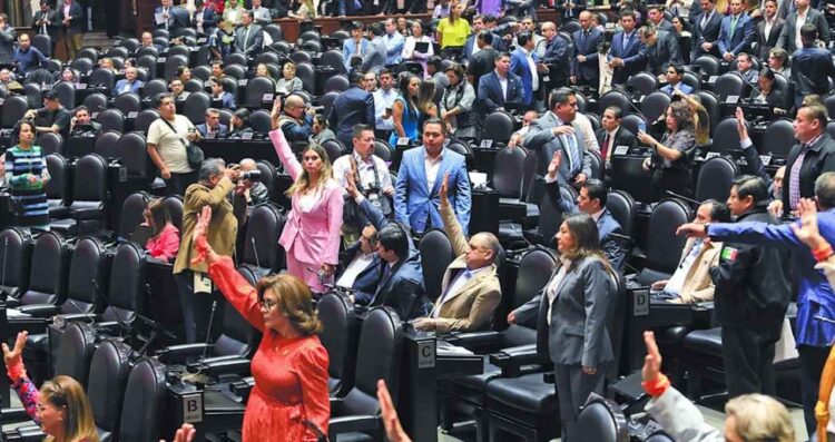 Diputados aprueban reformas clave en servicios migratorios, financieros y culturales para 2026