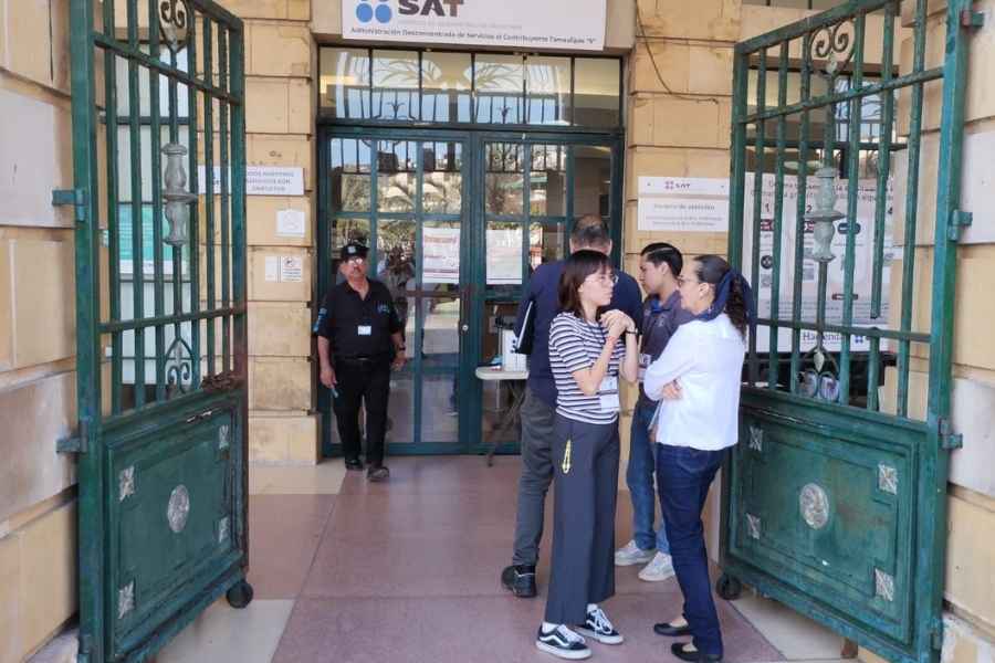 Empleados del SAT en Tampico se suman al paro nacional de brazos caídos