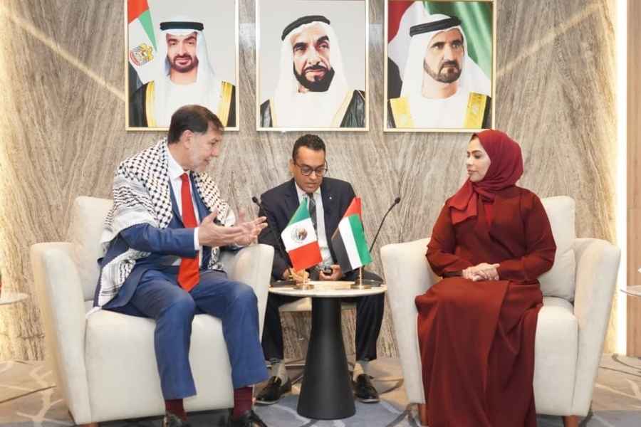 Entre críticas y sarcasmos, Fernández Noroña inicia gira por Medio Oriente