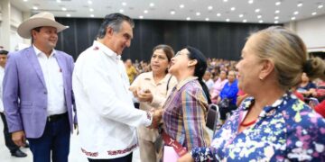 Entrega Américo tarjetas