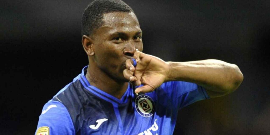 Exfutbolista de Cruz Azul, víctima de un violento ataque en Ecuador