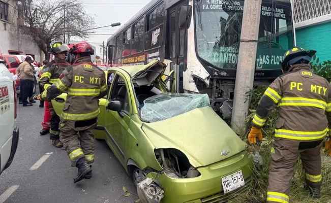Fatal accidente entre camión urbano y vehículo deja sin vida a una mujer en el Centro de Monterrey, NL