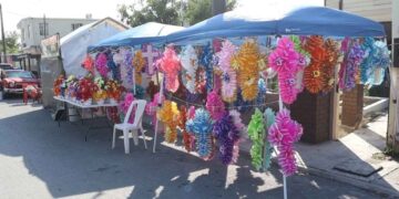 Floristas de Matamoros se alistan ante el repunte de ventas por Día de Muertos.