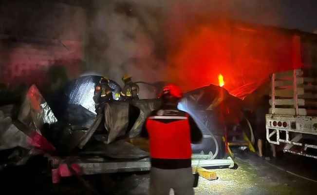 Fuego consume caseta móvil tras aparente cortocircuito en Apodaca, Nuevo León