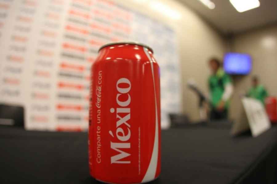 Gobierno de México y Coca-Cola pactan rebaja del 30% en calorías de refrescos