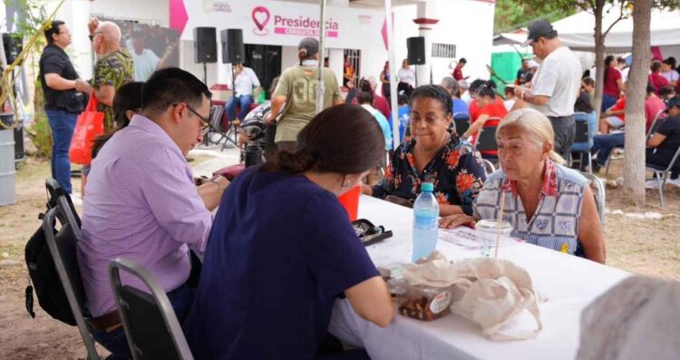 Gobierno de Nuevo Laredo acerca trámites y apoyos a colonias