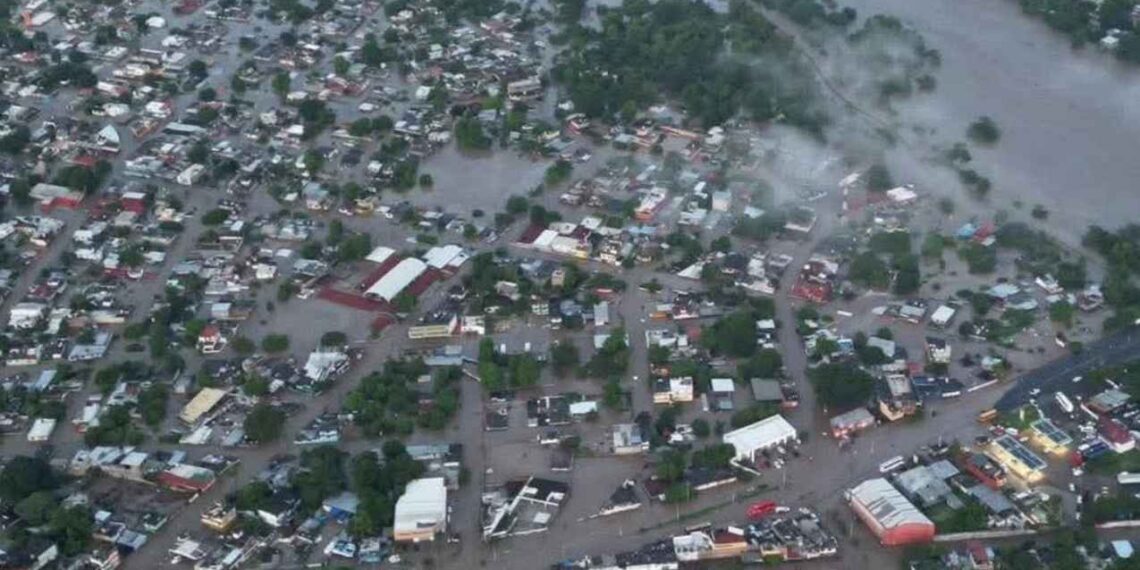 Habitantes de Poza Rica, Veracruz, viven horas de angustia tras desbordamiento del Río Cazones
