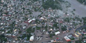 Habitantes de Poza Rica, Veracruz, viven horas de angustia tras desbordamiento del Río Cazones