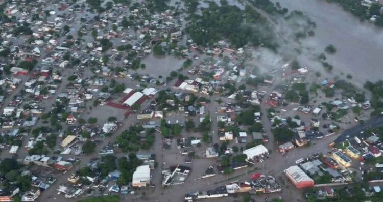Habitantes de Poza Rica, Veracruz, viven horas de angustia tras desbordamiento del Río Cazones