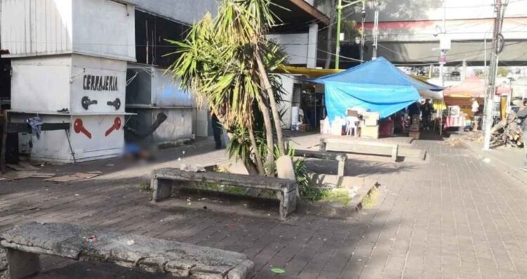 hombre en situación de calle sin vida