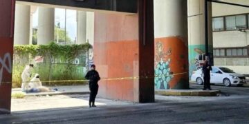 hombre estación Metro Monterrey