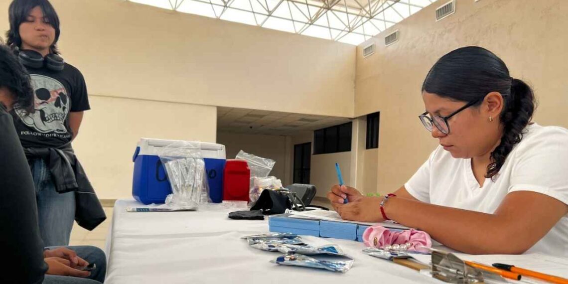 IMSS lleva jornada de vacunación y salud preventiva a la UTNL de Nuevo Laredo