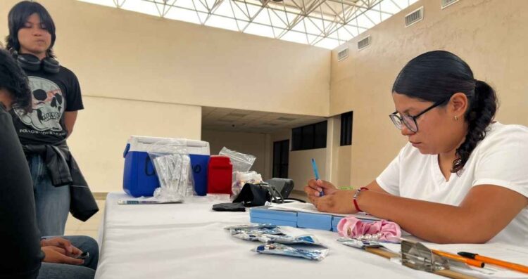 IMSS lleva jornada de vacunación y salud preventiva a la UTNL de Nuevo Laredo