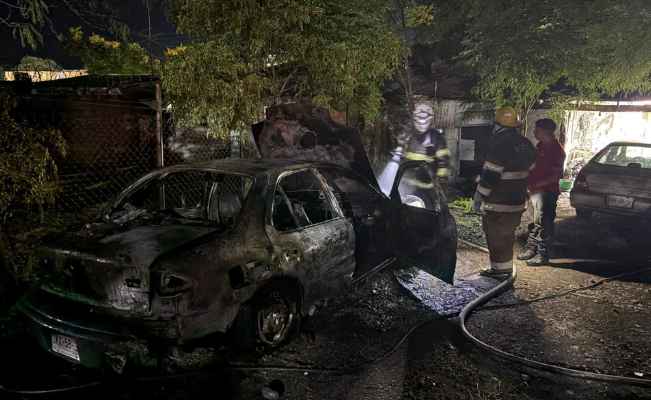 Incendio en taller mecánico de Montemorelos deja daños en un vehículo