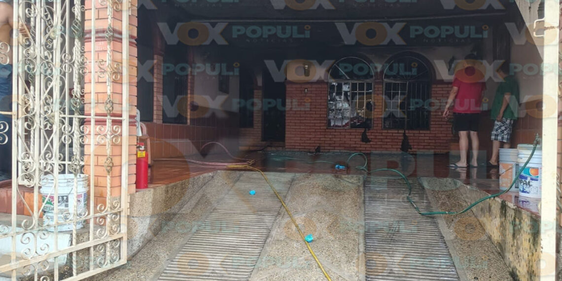 Incendio en vivienda moviliza a bomberos en Tampico, Tamaulipas