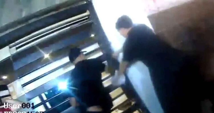Inspectores son agredidos mientras colocaban un citatorio en el portón de un domicilio en Escobedo, NL