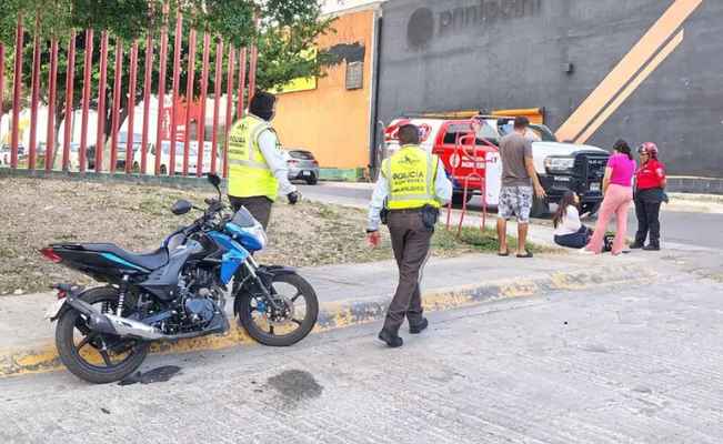 Joven motociclista resulta herida tras choque en Monterrey, NL