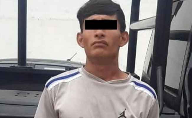 Joven roba mochila a repartidor y lo detienen en la colonia Chepevera de Monterrey, Nuevo León