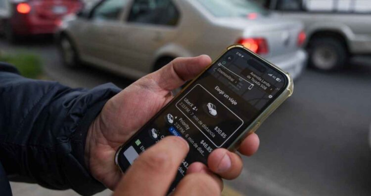 Jueza federal avala a Uber ya no podrán detener a sus conductores en aeropuertos